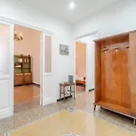 Guesthost - San Fruttuoso Vintage & Roomy Flat * Génova