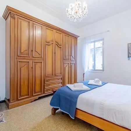 Guesthost - San Fruttuoso Vintage & Roomy Flat *