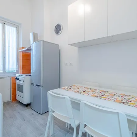 Apartament Guesthost - San Fruttuoso Vintage & Roomy Flat *
