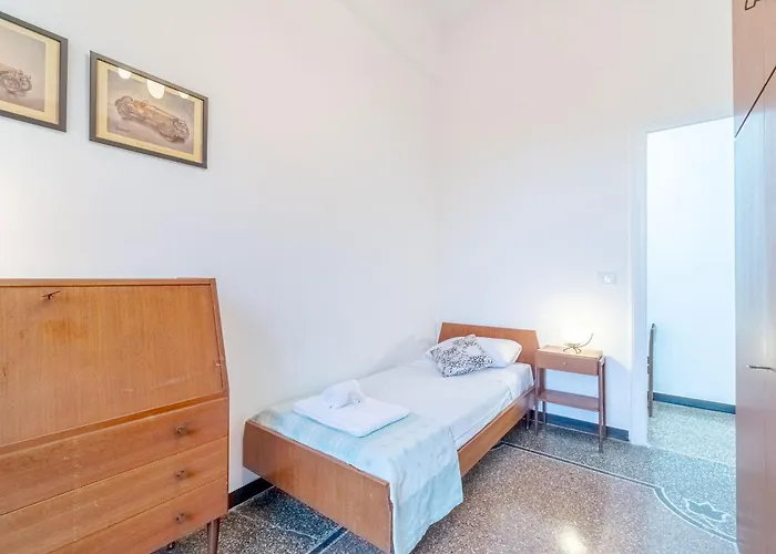 Guesthost - San Fruttuoso Vintage & Roomy Flat Genua