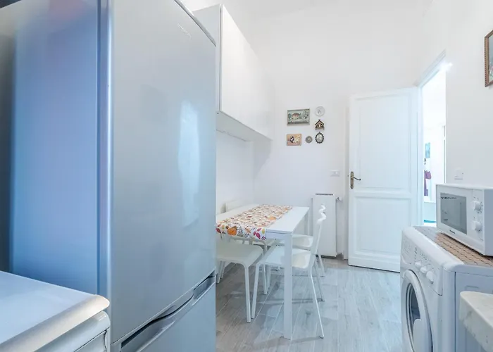 Guesthost - San Fruttuoso Vintage & Roomy Flat * Genua