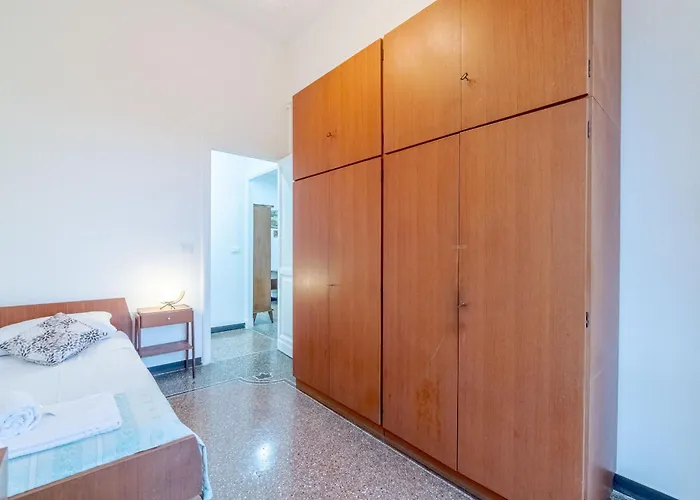Guesthost - San Fruttuoso Vintage & Roomy Flat Apartment