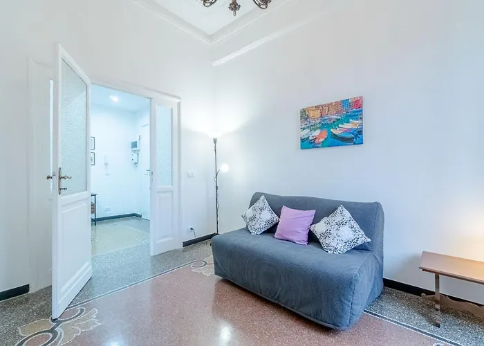 Guesthost - San Fruttuoso Vintage & Roomy Flat Apartment