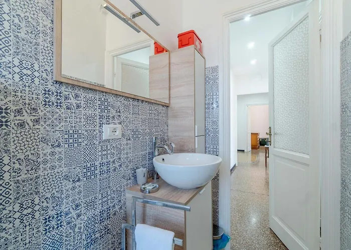 Apartment Guesthost - San Fruttuoso Vintage & Roomy Flat