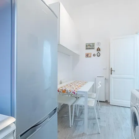 San Fruttuoso Vintage & Roomy Flat * Genoa