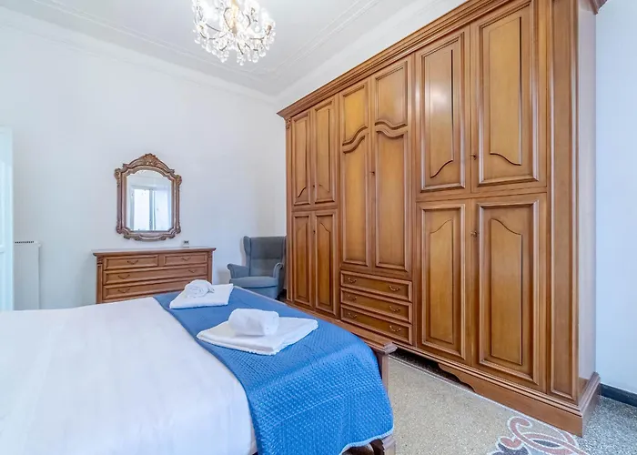 Guesthost - San Fruttuoso Vintage & Roomy Flat