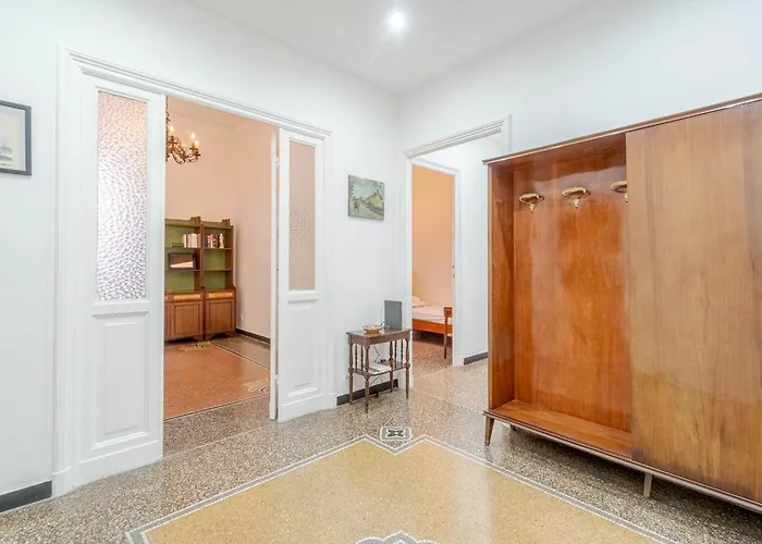 Guesthost - San Fruttuoso Vintage & Roomy Flat * Génova